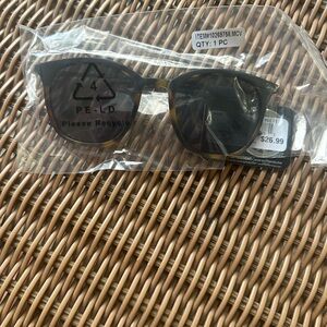 Foster Grant Classic Black Sunglasses